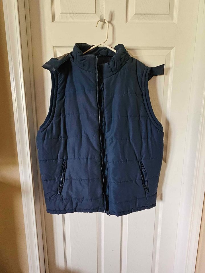 Livergy Mens Vest Size 2 XL w/removable hood