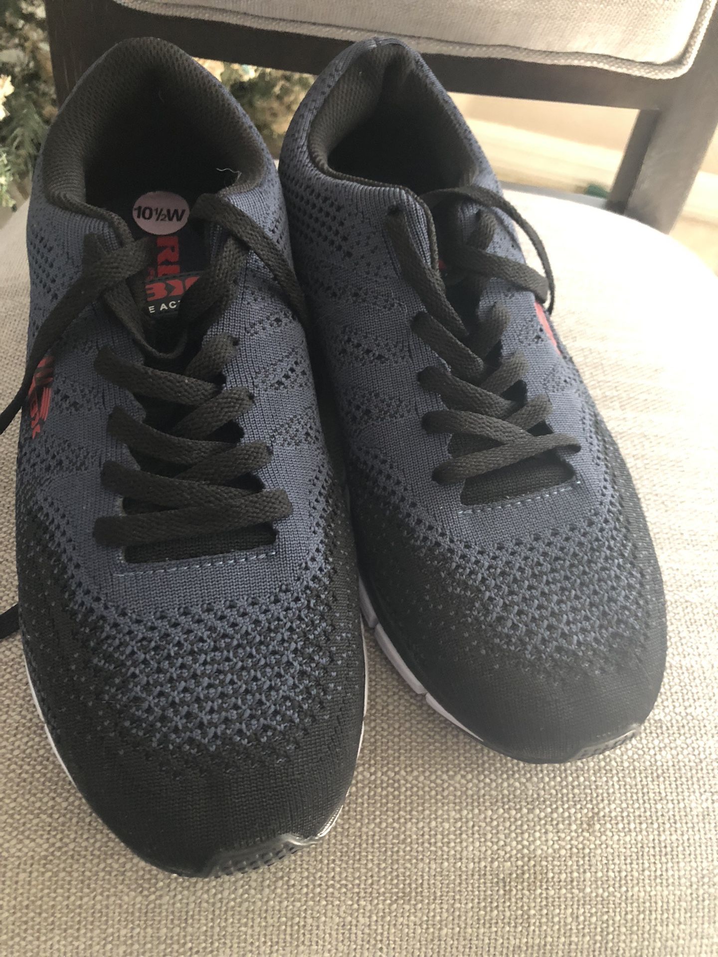 New Reebok RBX Live Life Active Jogging Leisure Shoe Size 10.5W.