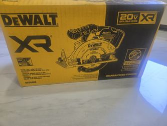 DEWALT 20V MAX Cordless Brushless 6-1/2 in. Sidewinder Style Circular Saw (Tool Only)
