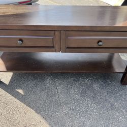 Solid Wood Coffee Table – Excellent Condition (Used Like New)