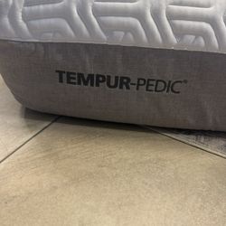 Queen size tempurpedic mattress 