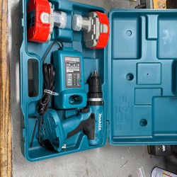 Makita 18 V Cordless Drill With Two Batteries And Charger