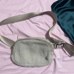 Lululemon plush fleece belt bag 