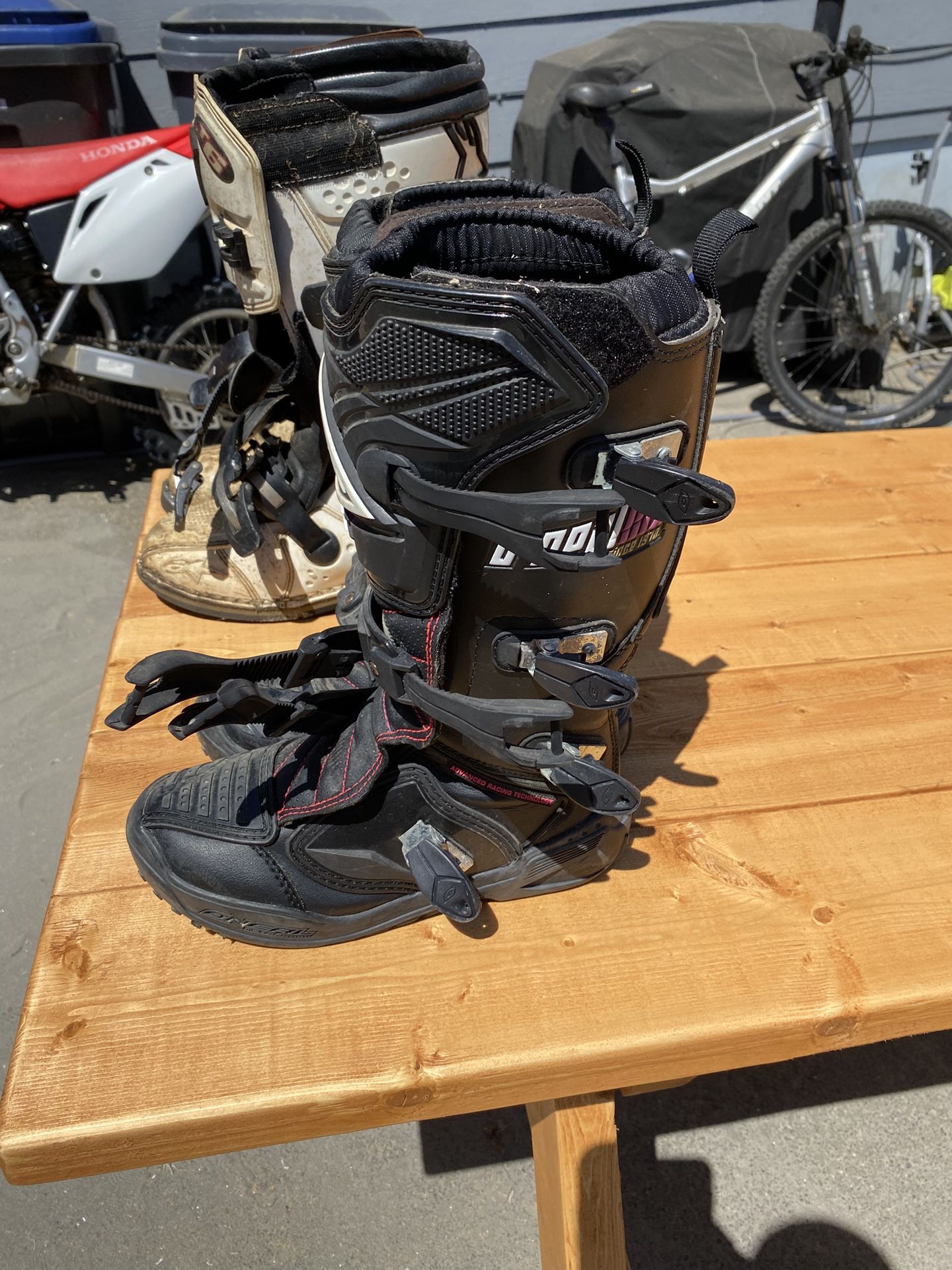 Moto Boots
