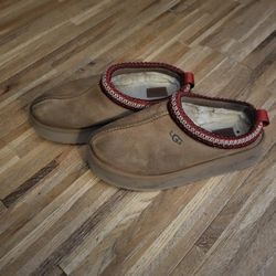 UGG TASMAN WOMEN'S SIZE 8 SLIP ONS...BARELY USED