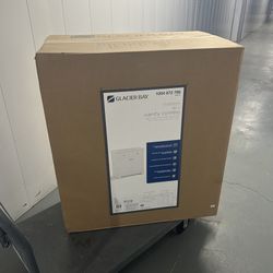 Everdean 31 in. Single Sink White Bath Vanity with White Cultured Marble Top Assembled NEW