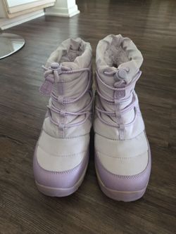 Snow boots size 5
