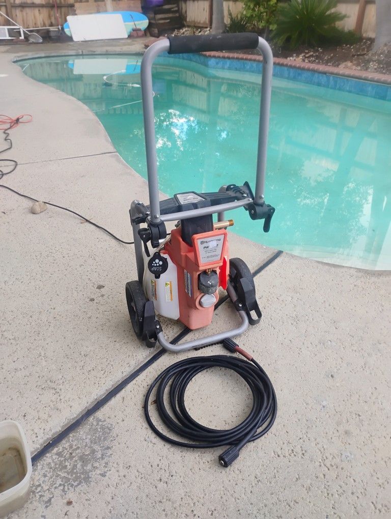 Husqvarna (HV-020802) 2000 PSI Electric Powered Pressure Washer 1.2 Max GPM
SKU HV-020802