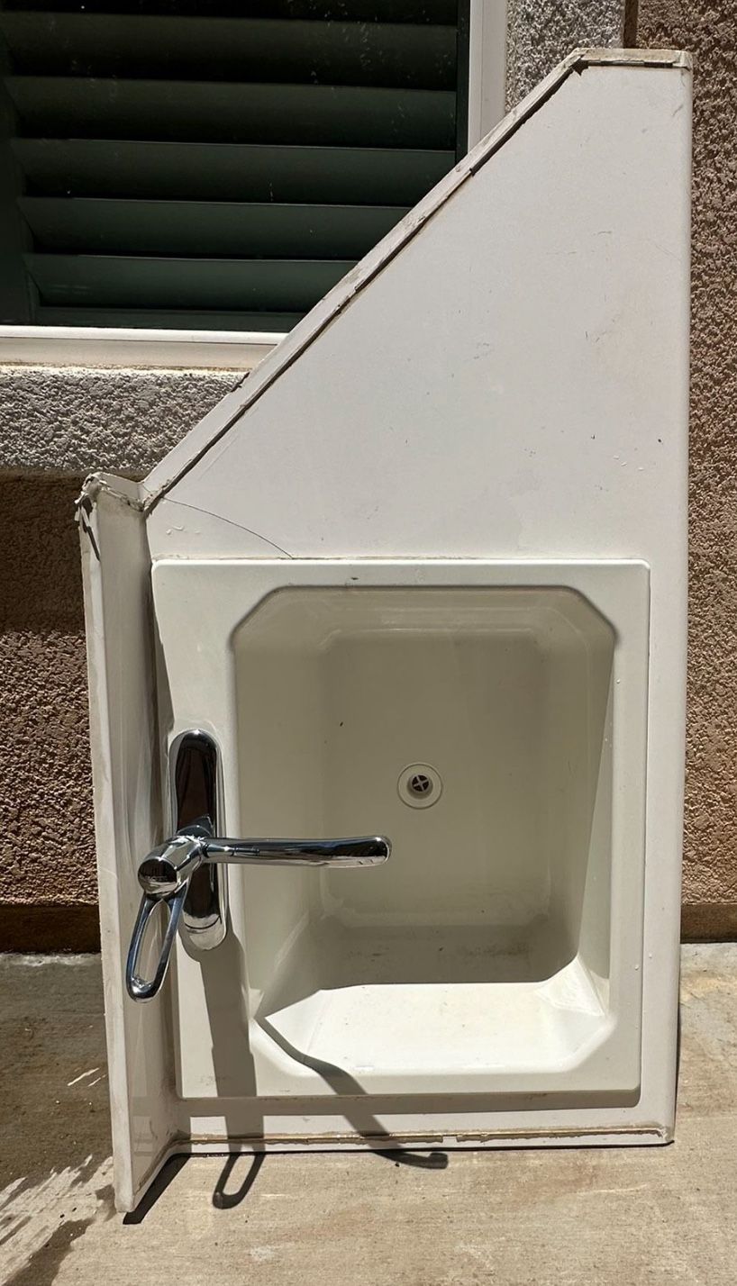 Single Deep Sink w/ Countertop & Faucet (READ DESCRIPTION)