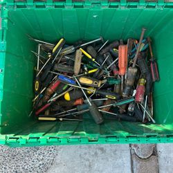 160 Screw Drivers ,Flat And Cross 