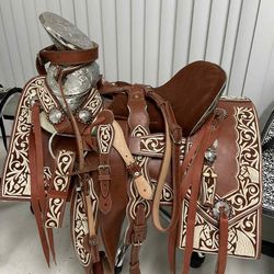 Montura Charra Pitiada Original Con Herraje Y Fuste Plateado 