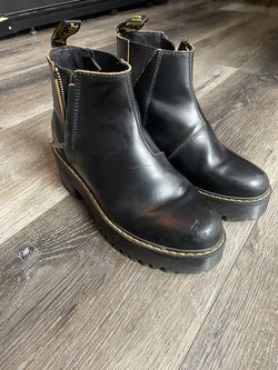 Dr Martens Chelsea Boots