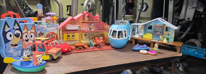 Bluey House, Beach House, Plane, Storage, Duplo, Jeep, Car & Paddle Toy