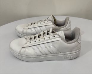 Adidas Court Style Sneakers – Women’s Size 6