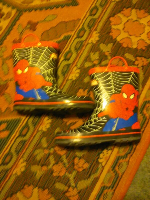 Spider man rain boots child. 2/3 marvel.