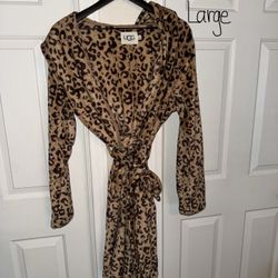 UGG CHEETAH PRINT HOODED ROBE SIZELARGE