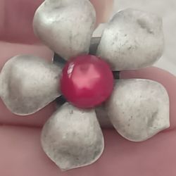 Vtg.HARMONY BALL CO. SILVER PEWTER RED STONE FLOWER RING- SZ6-8