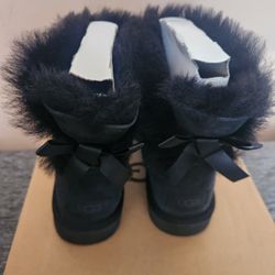 UGG Black With bows 