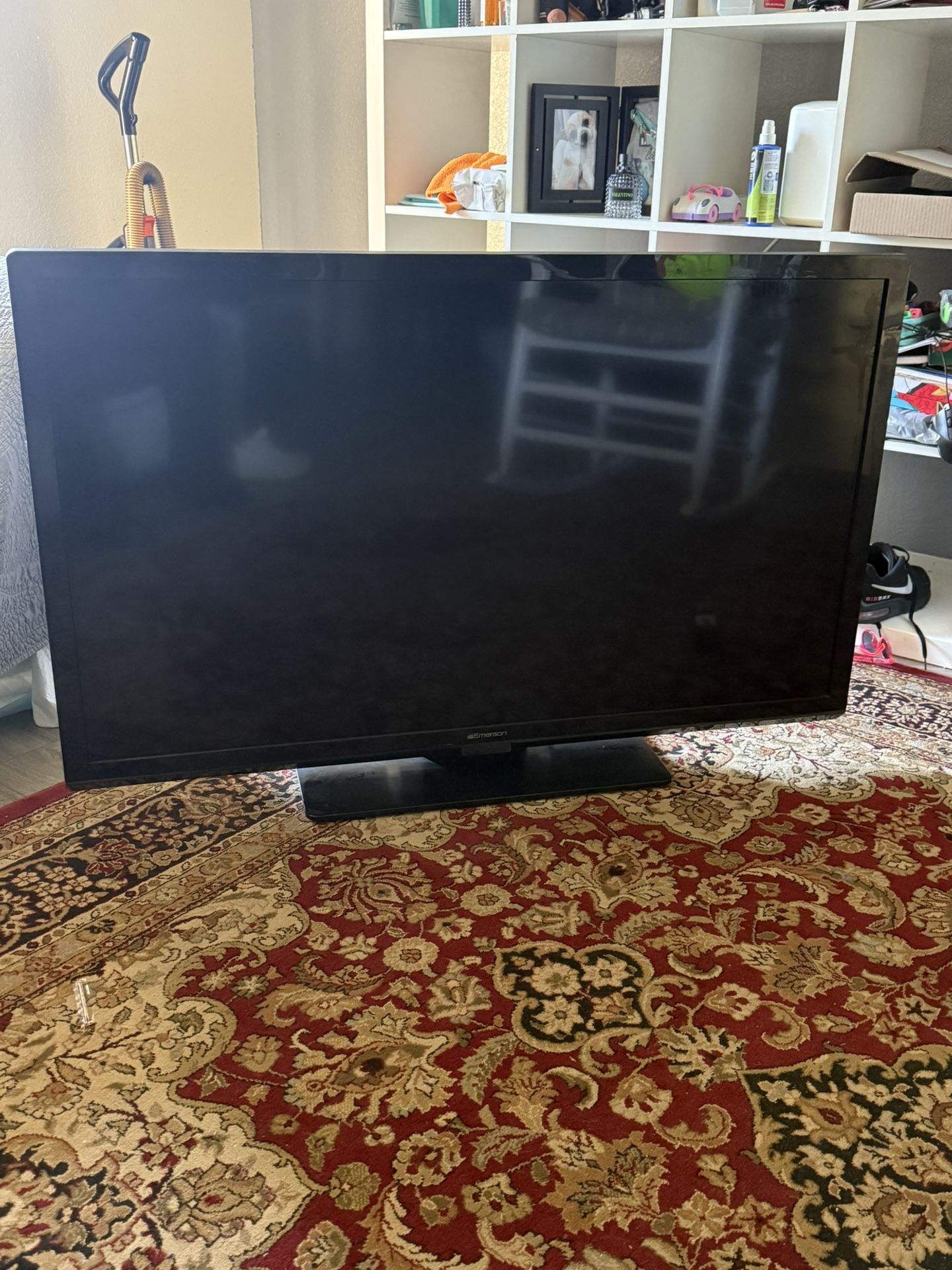 Emerson TV 45 Inch 