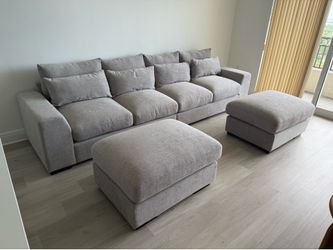 Sectional Sofa with 2 Ottomans