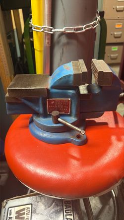 Bench vice