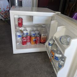 Mini Fridge 