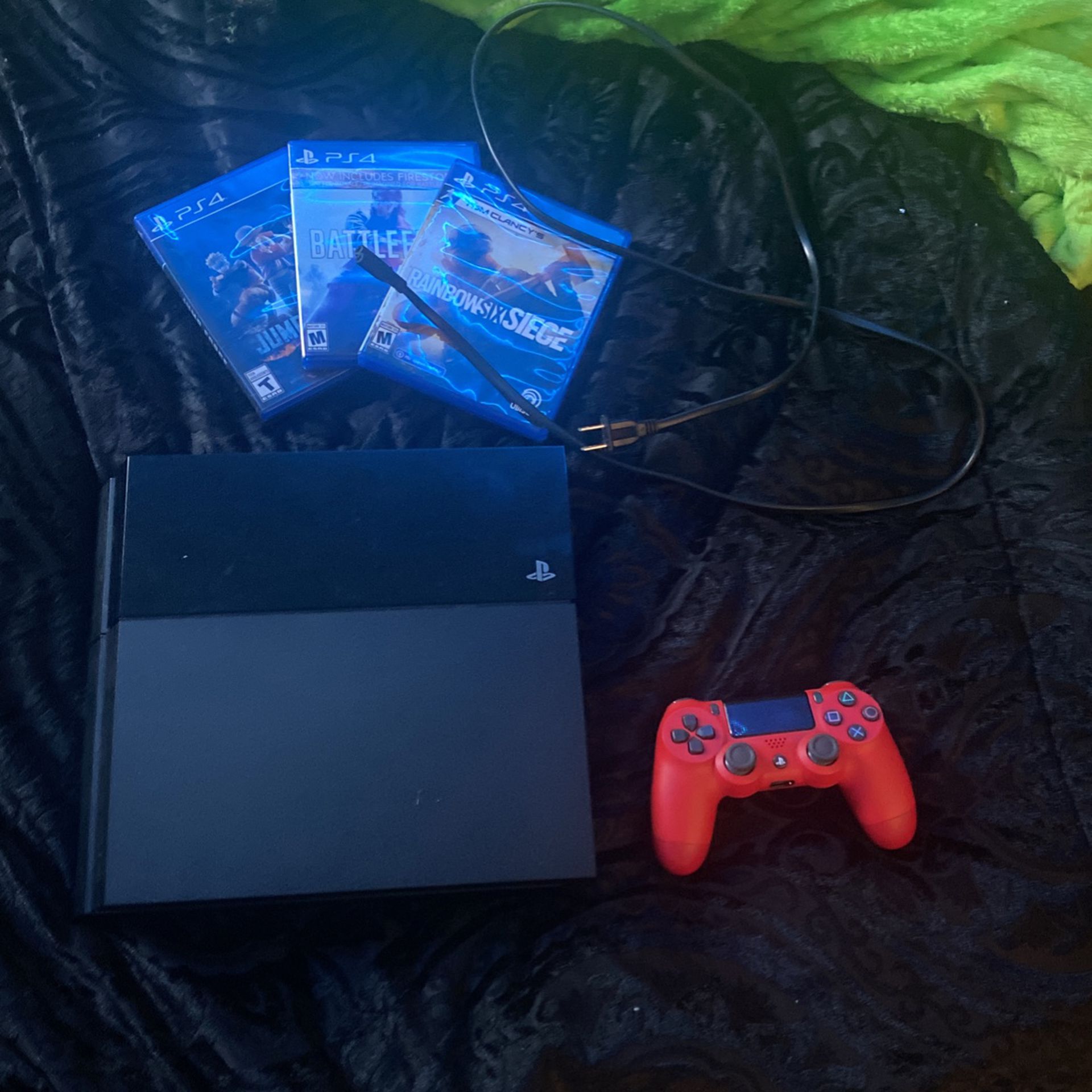 Ps4 Black W/ Controller And 3 Games 