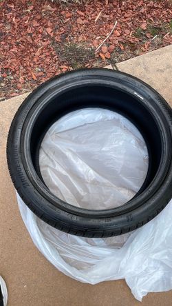 Set of 4     225/40/19 Bridgestone tires