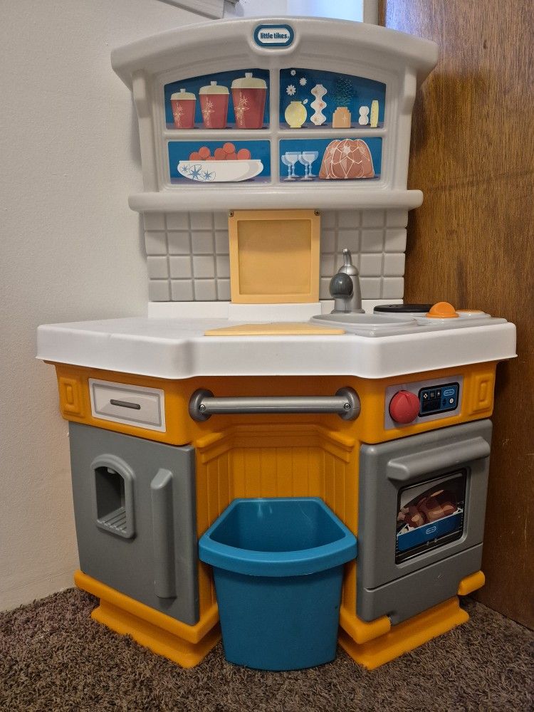 Little Tikes Play Kitchen