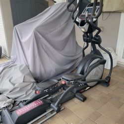 Sole Fitness E95 Elliptical Machine Works Perfectly 