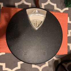 Black Retro/Vintage Scale