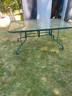 Big patio table ( 5 feet long