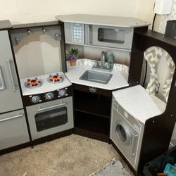 Toy Kitchen 
