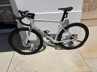 2026 X-LAB Carbon Road Bike We have it in S-M-L  Frame 105 Di2 Electronic Shifters