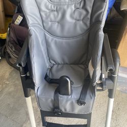Slightly used kids feeding chair like brand new needs a little bit of cleaning 