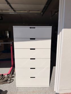 White 6-Drawer Dresser – Great Condition