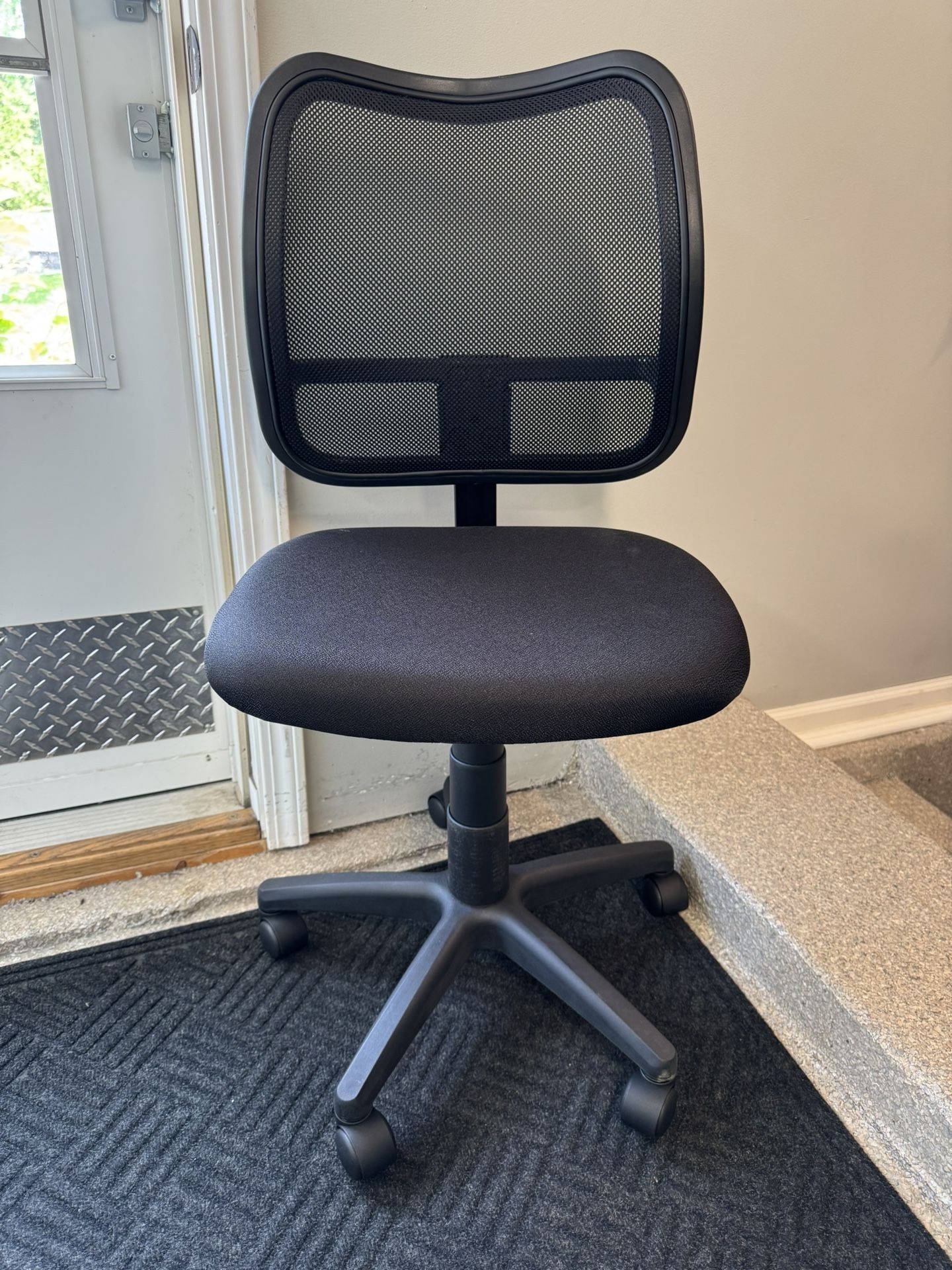 Brand New Black Mesh Back Height Adjustable Rolling Office Chair