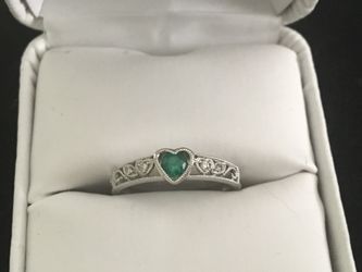 10kt gold heart ring emeralds and diamonds