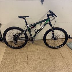 Full suspension mountain bike 