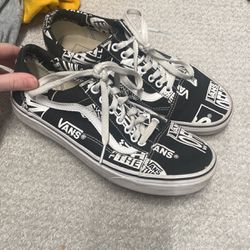 Vans  Size 8.5 (Off The Wall Pattern)