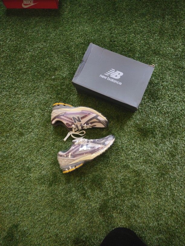 New Balance 1906 Sneakers
