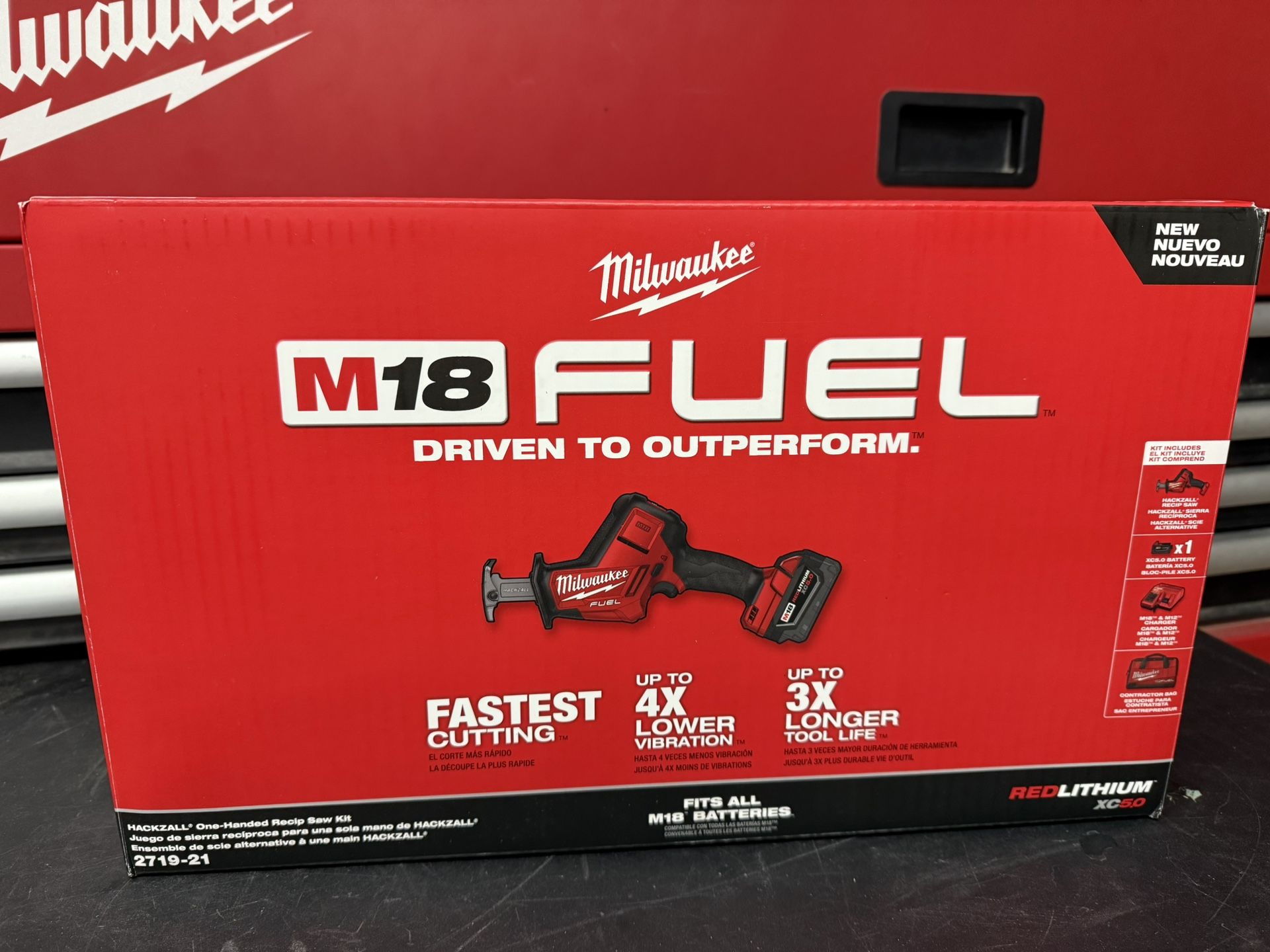 MILWAUKEE M18 FUEL 18V Lithium-Ion Brushless Cordless HACKZALL Reciprocating Saw Kit