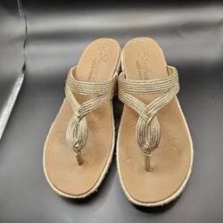 SKECHERS - Beverley Villa Feels Rose Gold Luxe Foam Thong Wedge Sandals