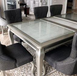 Coralayne Silver Rectangular Dining Room Set 5-PIECE (TABLE+ 4 CHAIRS(DARK GRAY))