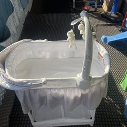 Delta Smooth Glide Bassinet