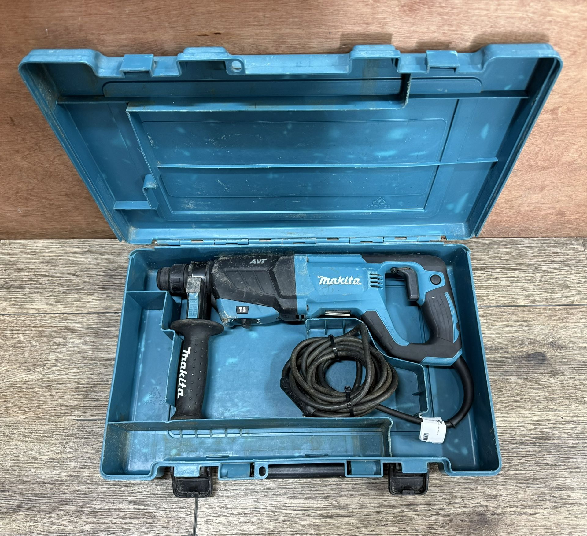 Makita 8 Amp 1in Corded Concrete Rotary Hammer Drill