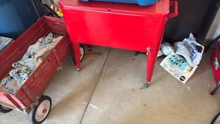 Rolling patio cooler