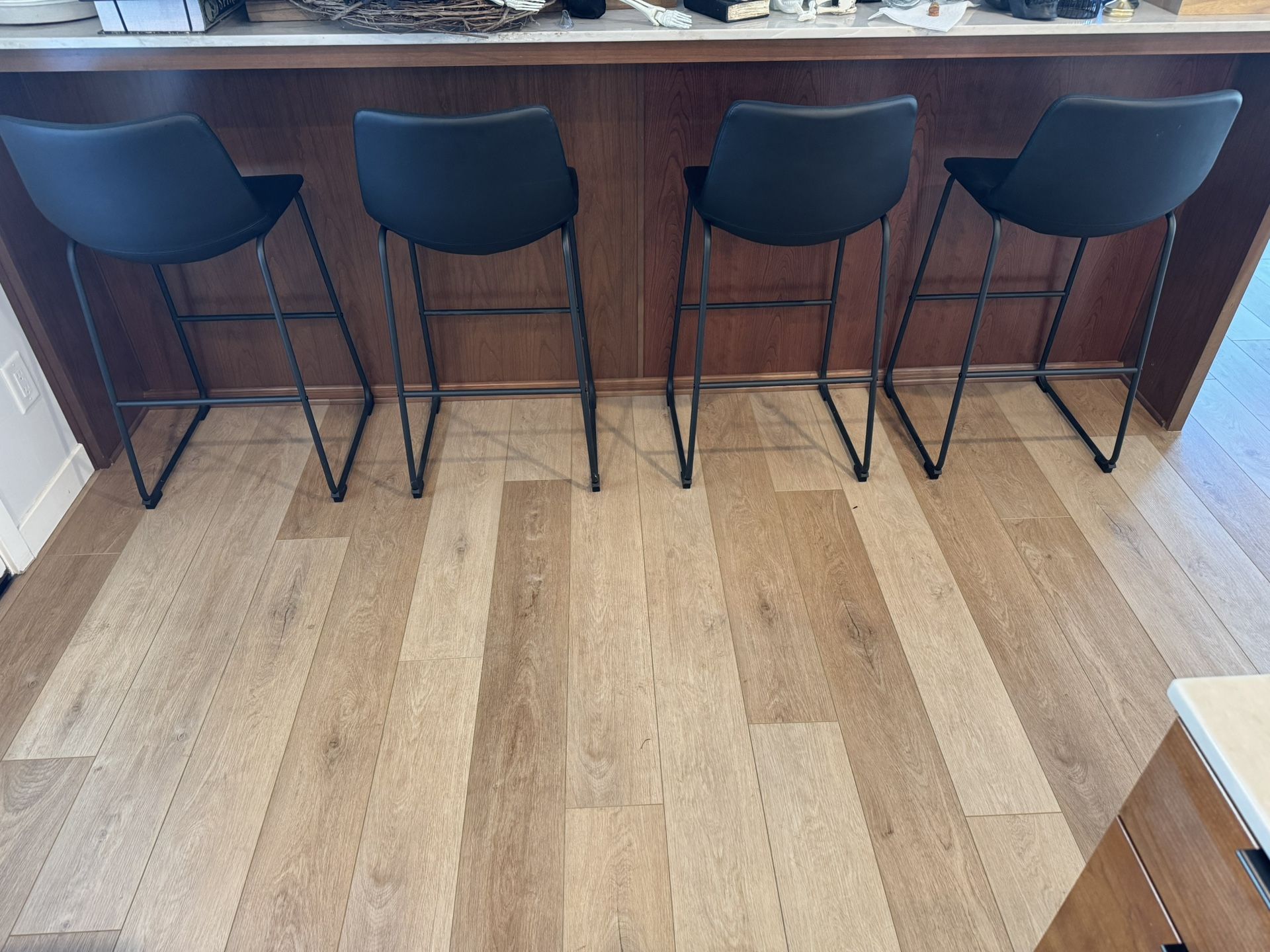 Ashley 28” Bar Height Stools
