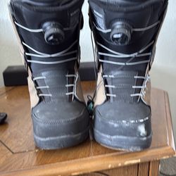 K2 snowboard boots with boa laces size 6