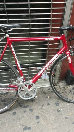 Cannondale r600 bike in great condition worth 1,400 make me a offer open tp trades obo